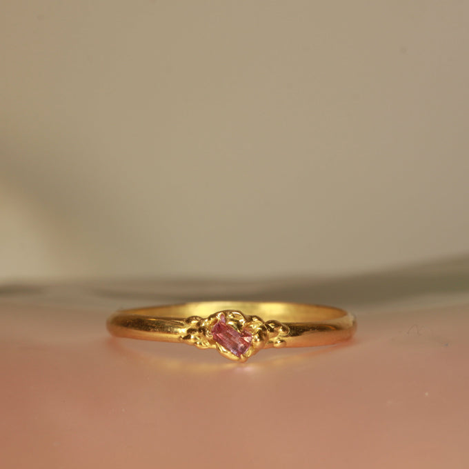 Melted 18k pink sapphire ring - Size