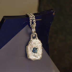 Blue sapphire princess cut pendant