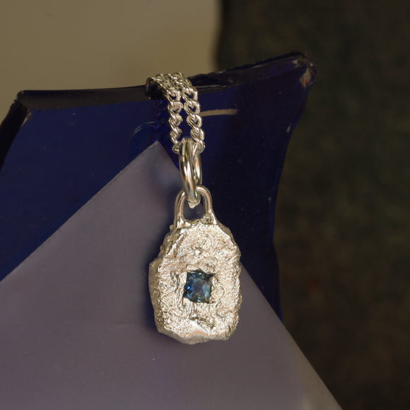 Blue sapphire princess cut pendant