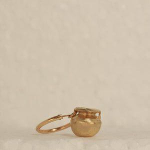 Gold chytra vase earring