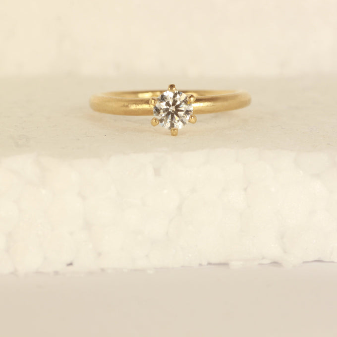 solitare diamond ring - Size