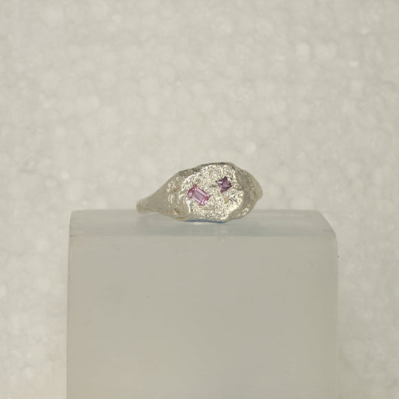 twin signet - Size 7 / O