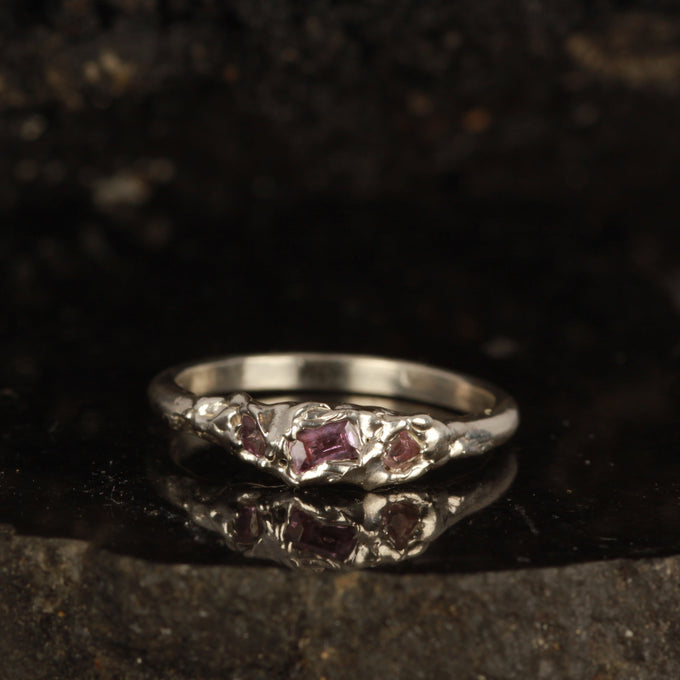 Melted purple sapphire ring Size: 7 / O