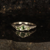 Green sapphire ring Size: 6.5 / N