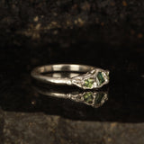 Green sapphire ring Size: 6.5 / N