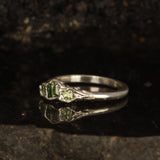Green sapphire ring Size: 6.5 / N