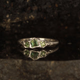 Green sapphire ring Size: 6.5 / N