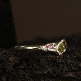 green and pink sapphire melted ring Size: 7.75 / P