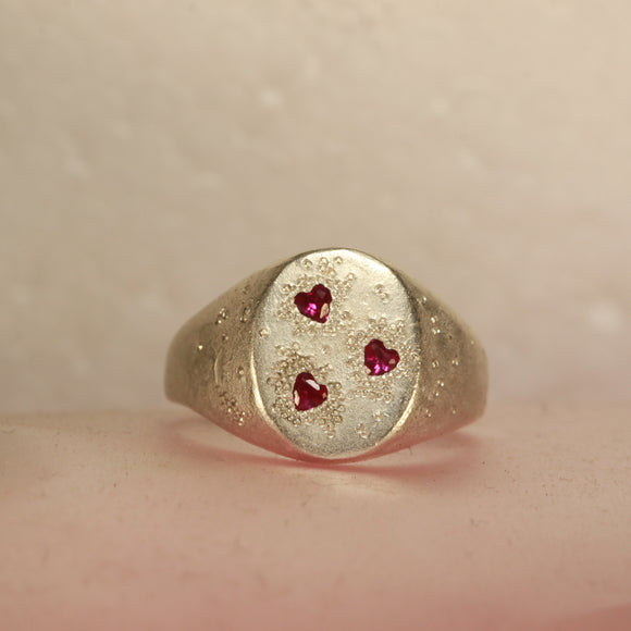 Love heart trio signet