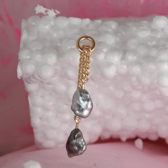 Sliding pearl earring - black tahitian pearls - one off