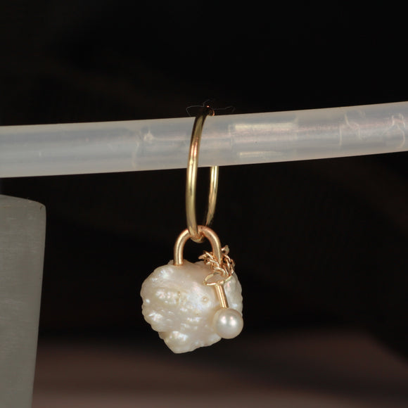White Pearl earring (with mini pearl keyring)