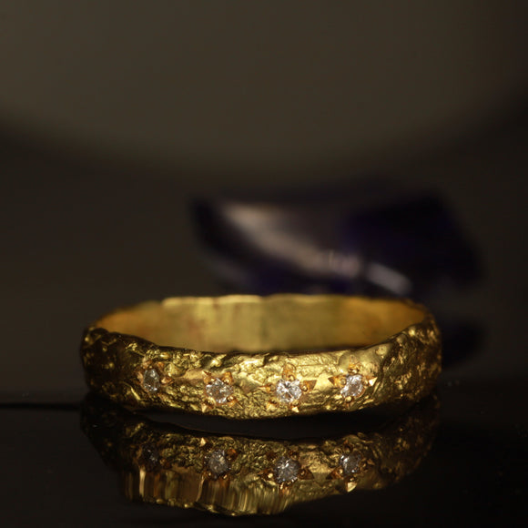 Squashed croissant ring 18k