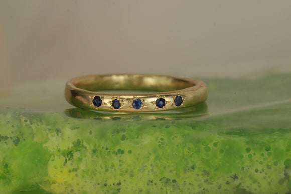 blue sapphire gold band