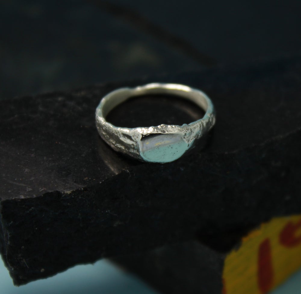 Small signet ring – bonus prize
